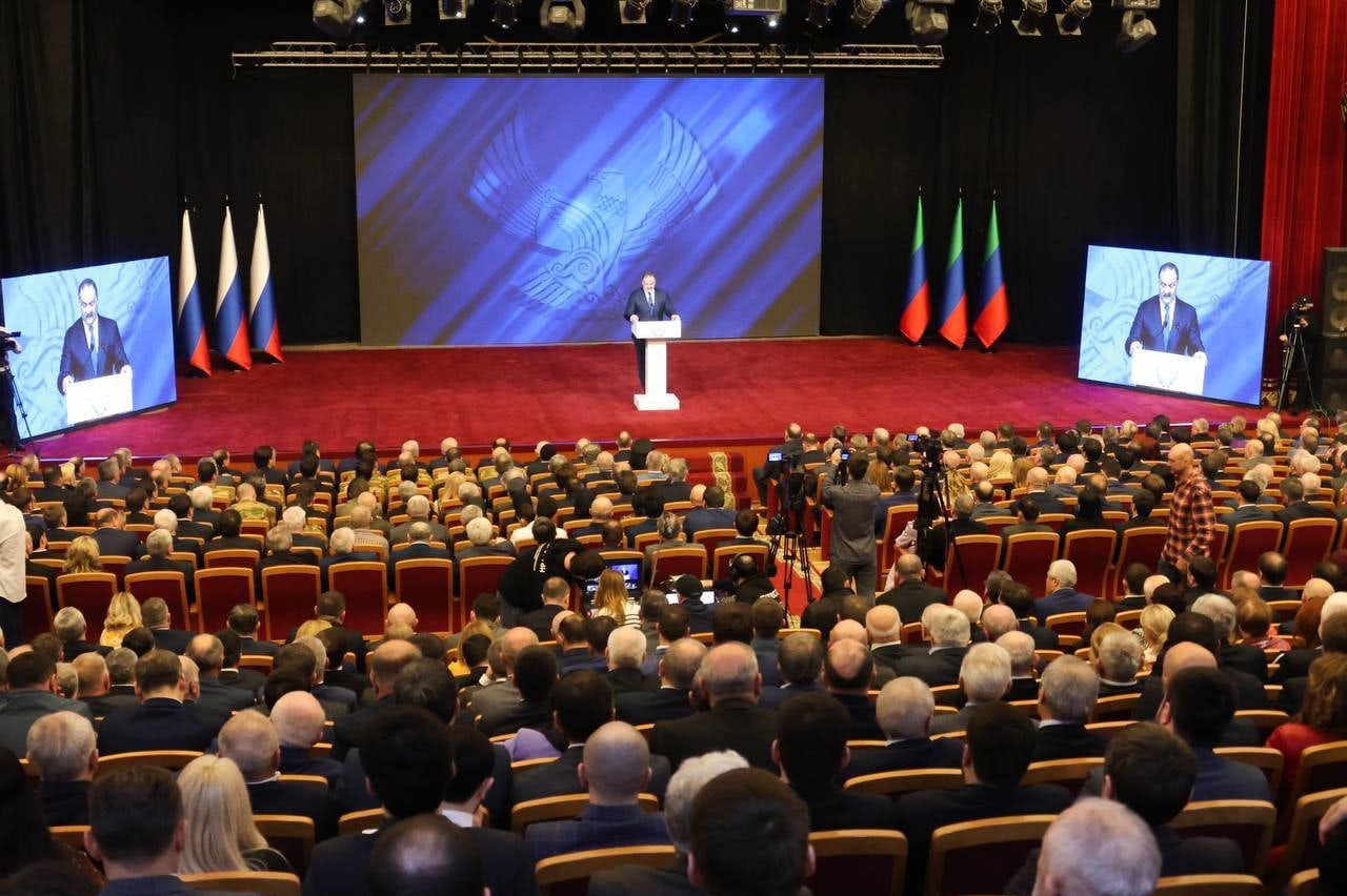 В этом году в Дагестане откроется 24 детсада и 13 школ, проводится капремонт и оснащение 141 здания на сумму 3,6 млрд рублей