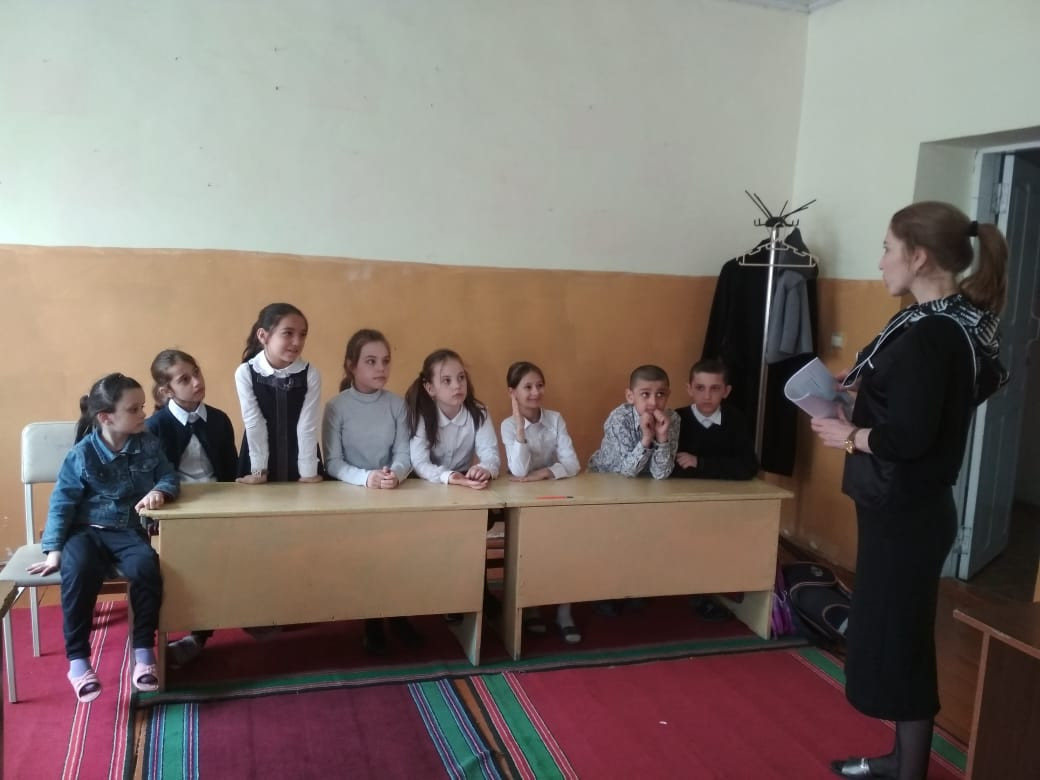 17.03.23г в ГБУ РД КЦСОН в МО Левашинский район психолог отделения дневного пребывания Гаджиева Д.М провела беседу с детьми на тему: "Уважение к другим".