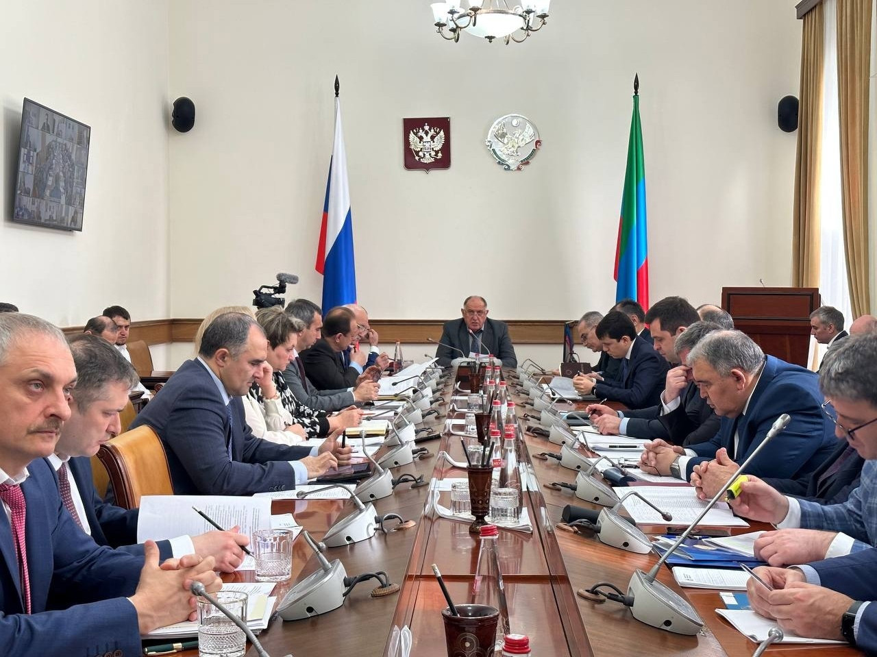 Мурад Казиев принял участие в заседании Оперштаба по обеспечению устойчивости развития экономики РД с учетом внешних факторов