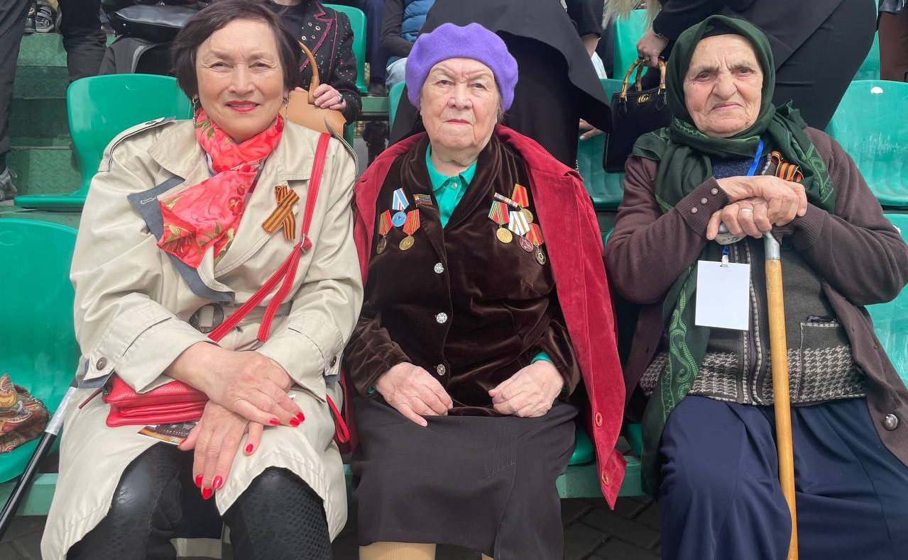 Парад Победы в Каспийске, сопровождение ветерана ВОВ