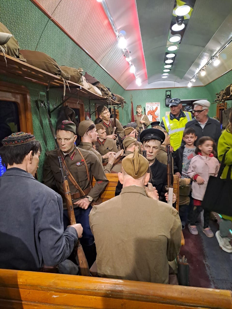 Посещение  с детьми «Поезда Победы»