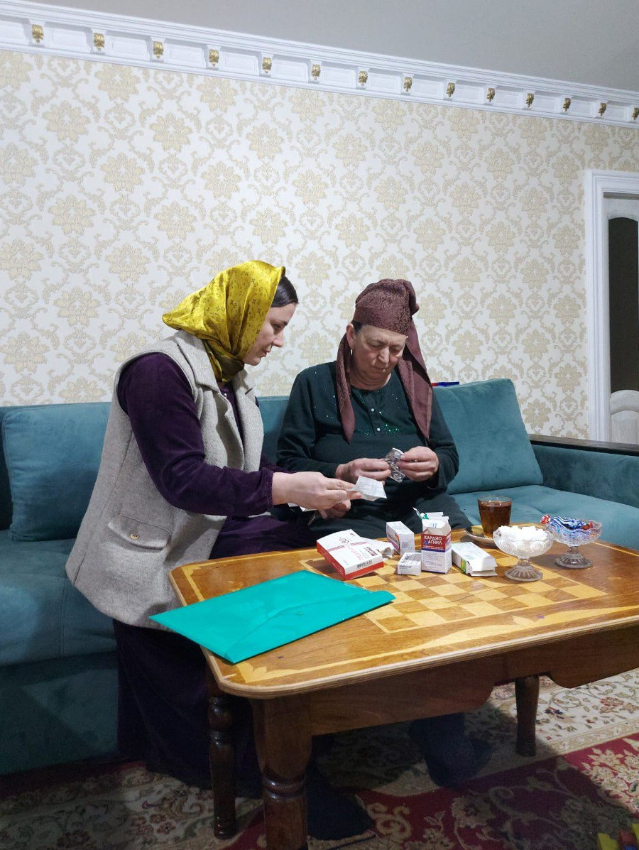 СОЦИАЛЬНЫЙ РАБОТНИК ПОСЕТИЛА ПОДОПЕЧНУЮ