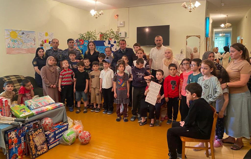 Очередной праздник для детей устроили наши давние волонтеры.