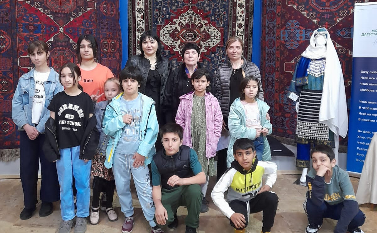 Ребята из СРЦН Дербента побывали на экскурсии в Музее ковра, а также совершили путешествие  в  страну музыки и рисования