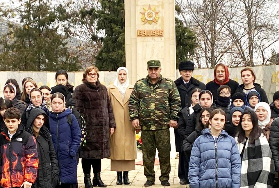 Коллектив Комплексного центра соцобслуживания Министерства труда в Кайтагском районе принял участие в акции «Вахта Памяти»