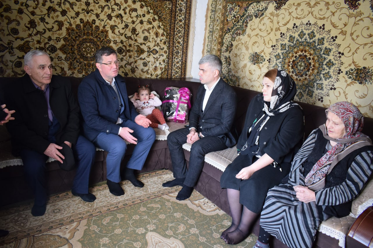 Представители Управления социальной защиты  в Карабудахкентском районе приняли участие в новогодней акции «Елка желаний»