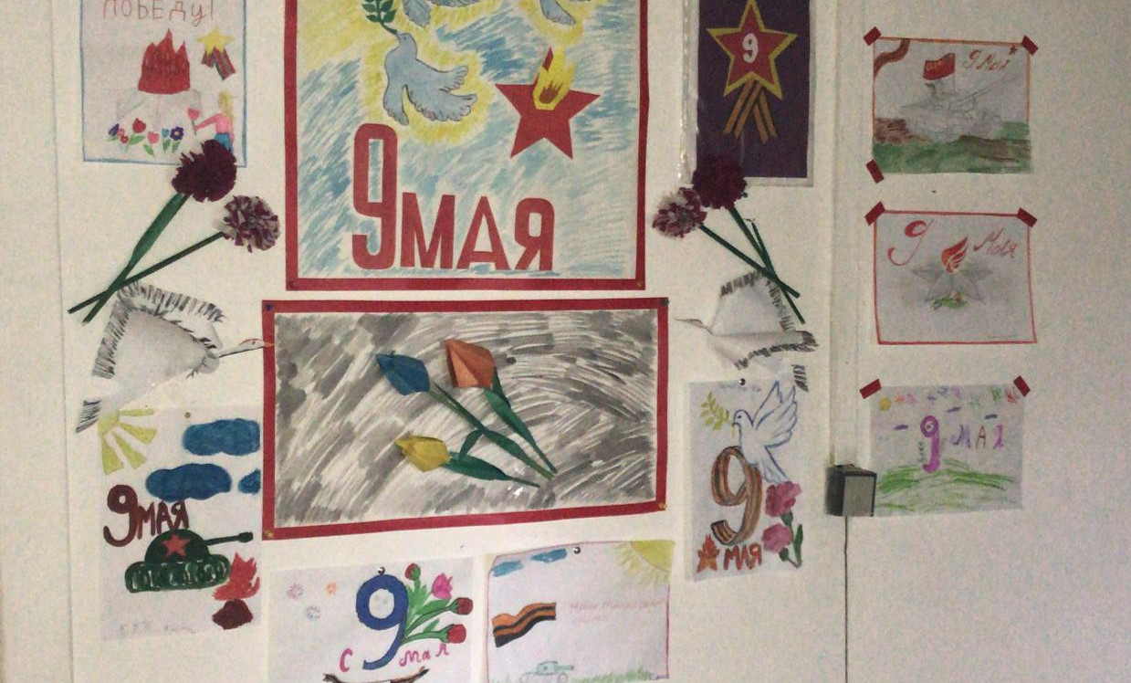 В честь наступающего Дня Победы в Новолакском Комплексном центре социального обслуживания провели конкурс рисунков и стихов «Мы о войне стихами говорим»