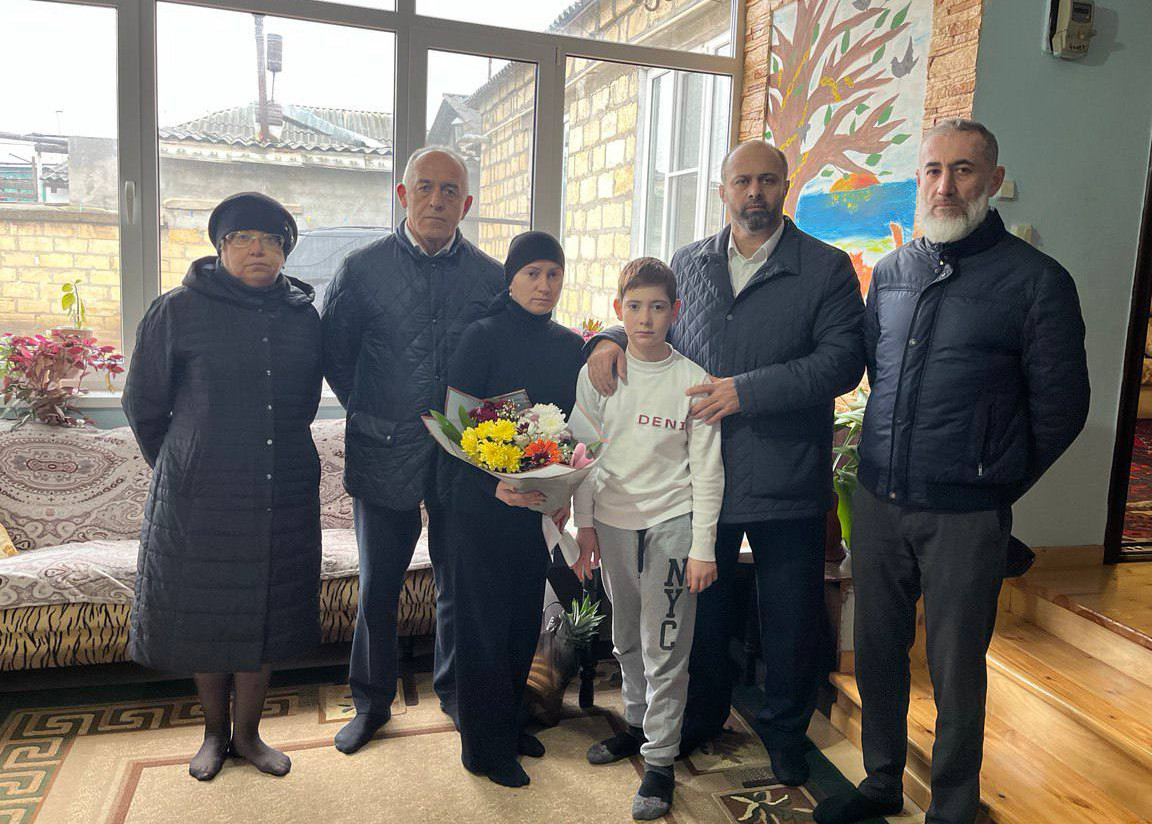 По поручению Главы РД С.Меликова руководство ГБУ РД КЦСОС и ГНТЖС в МО «город Дагестанские Огни» совместно с рук. и сотрудниками УСЗН города посетили членов семей погибших военнослужащих, принимающих участие в СВО на территории Украины
