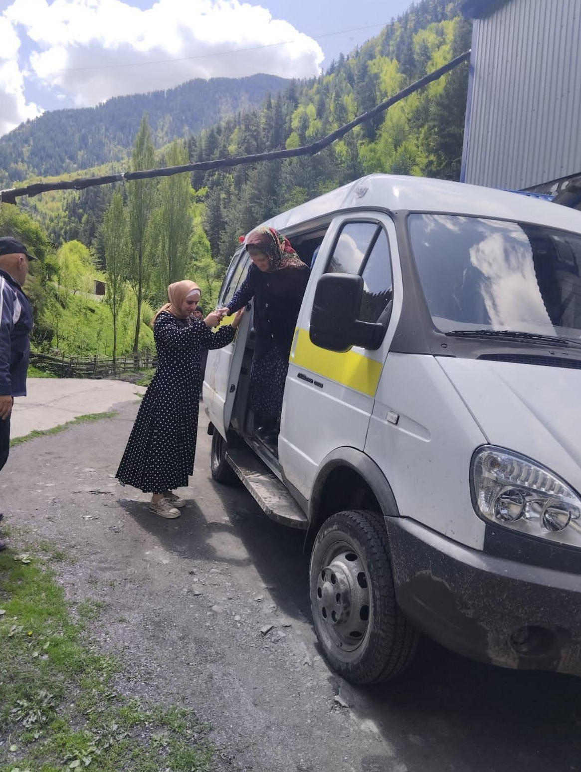 Доставка лиц пожилого возраста в медицинские учреждения...