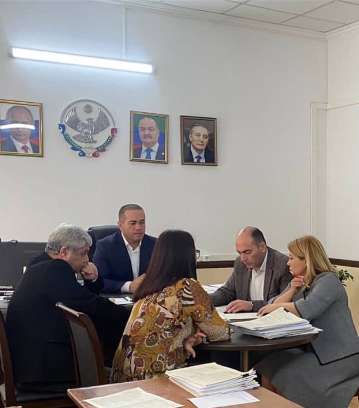 В Управлении социальной защиты населения города Дербента состоялось заседание комиссии по вопросам оказания государственной социальной помощи на основании социального контракта.