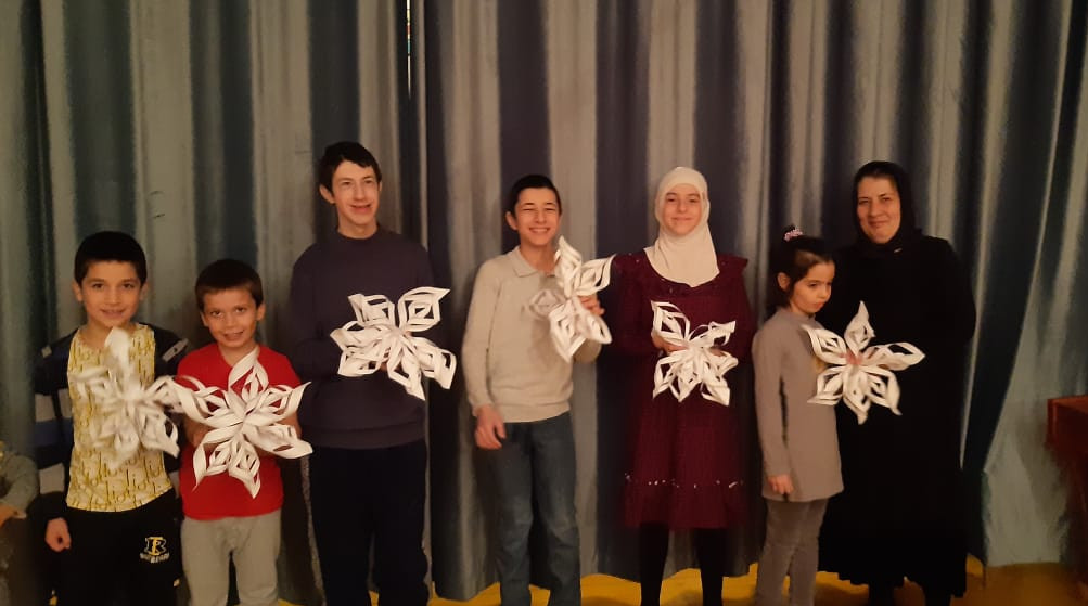 Открытое занятие на тему: «Новогодние снежинки».