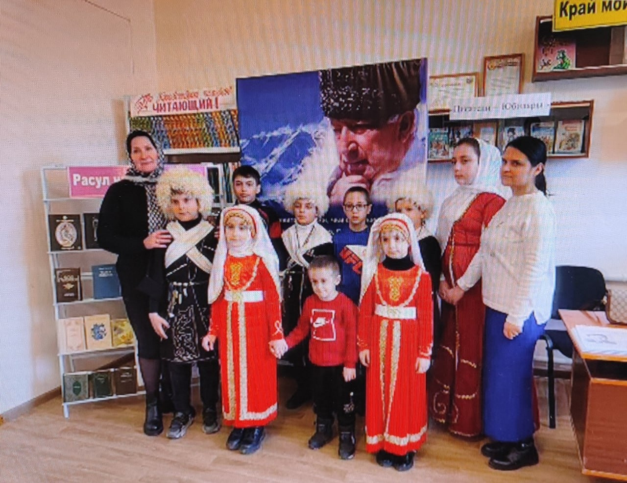 В социальном учреждении Минтруда РД в Южно-Сухокумске состоялся поэтический вечер, посвященный Расулу Гамзатову