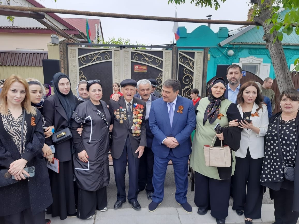 Парад у дома ветерана