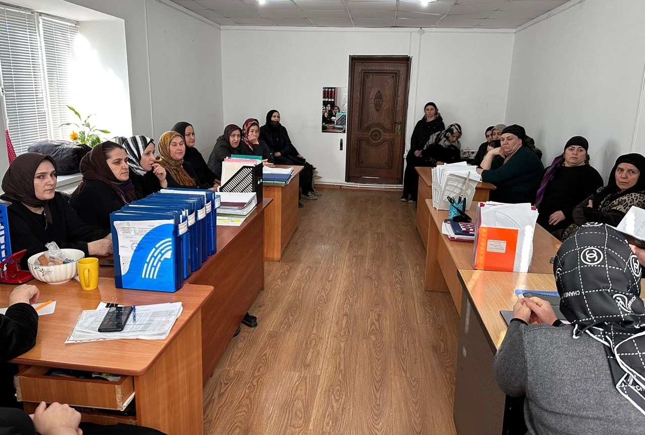 25 января 2023 года было проведено плановое совещание заведующей отделением СО на дому граждан пожилого возраста и инвалидов отделения N 1 Абакаровой М.Г. с специалистами Газиевой У.Х. И Алигаджиевой Б.М . психологом Абдулбасировой П.Р.и социальн