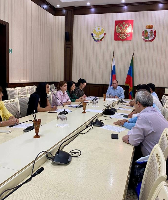 Состоялось заседание комисии поделам несовершенннолетних и защите их прав.