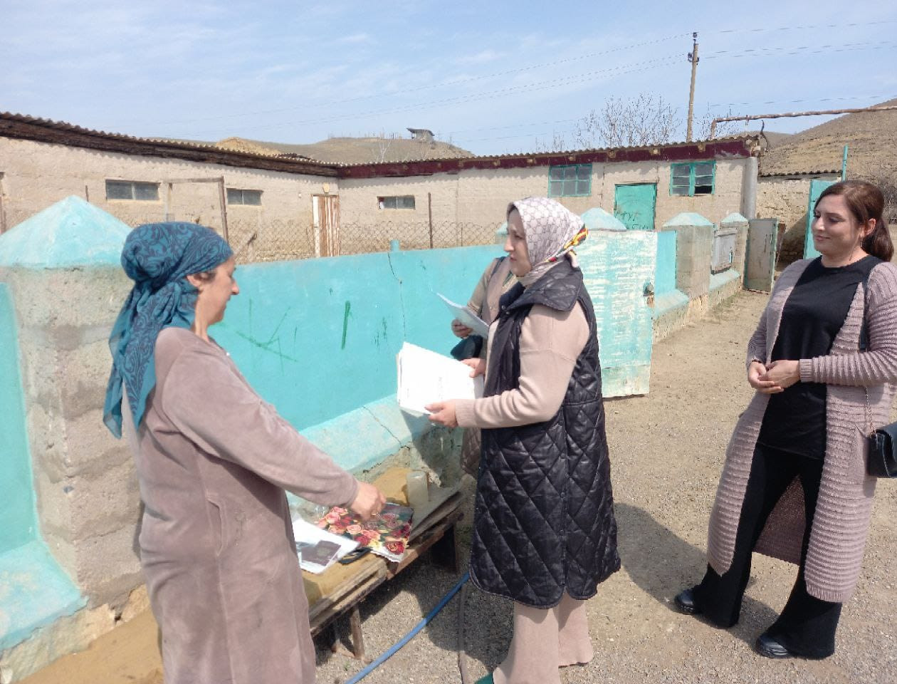 11 апреля работники социального обслуживания населения Хивского района провели подворный обход получателей социальных услуг в сельских поселениях с целью проверки качества предоставляемых социальных услуг на дому детей и семей с детьми