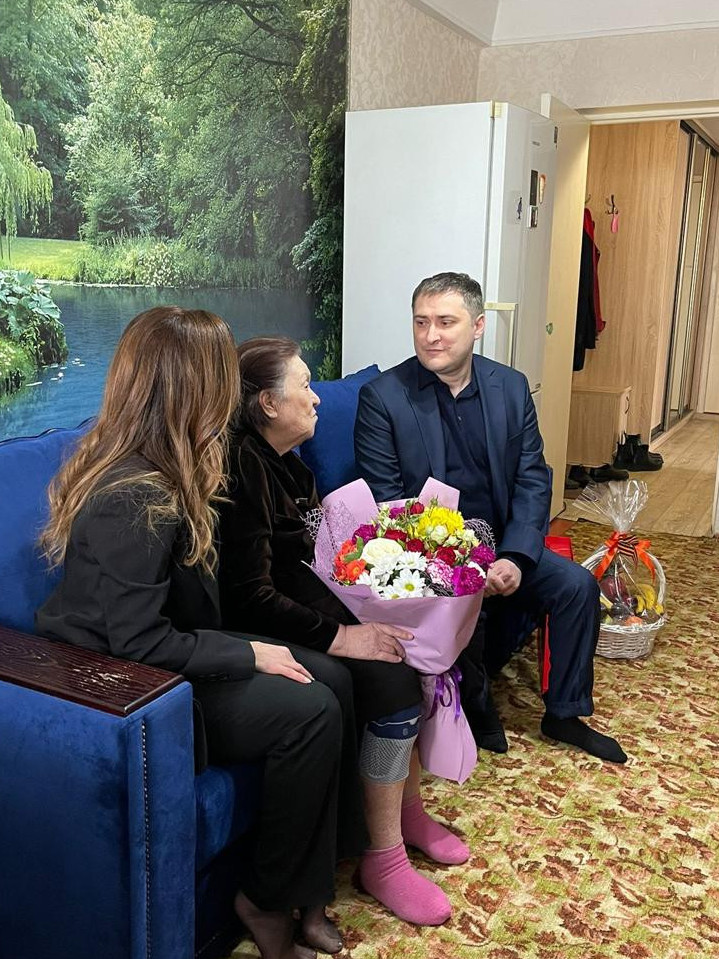 Мурад Казиев поздравил Ветерана ВОВ Валентину Оверину с 95-летием