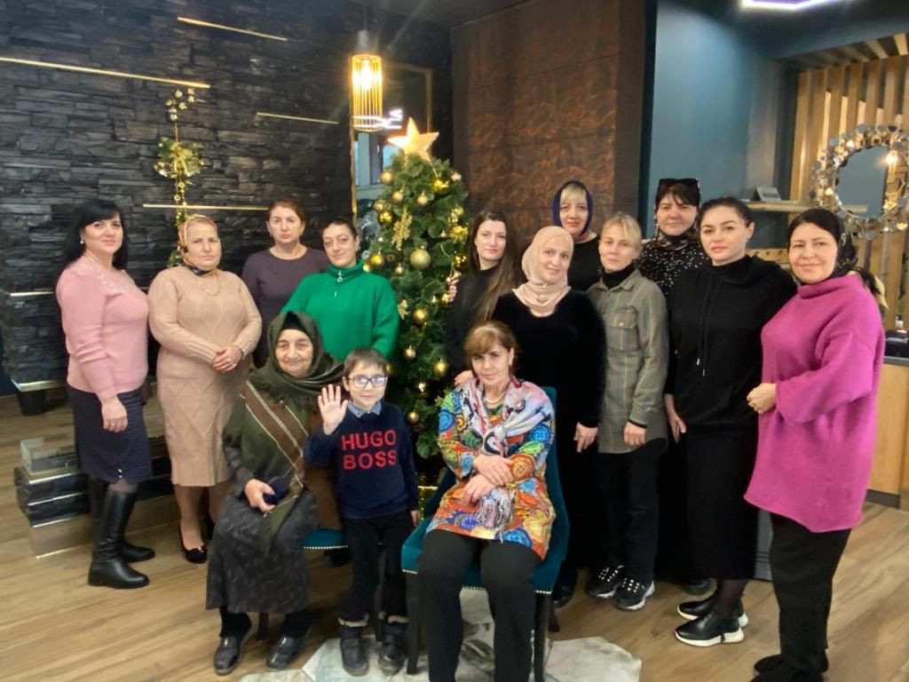 Каспийский Центр социального обслуживания провел для матерей из опекунских семей предновогоднюю праздничную встречу