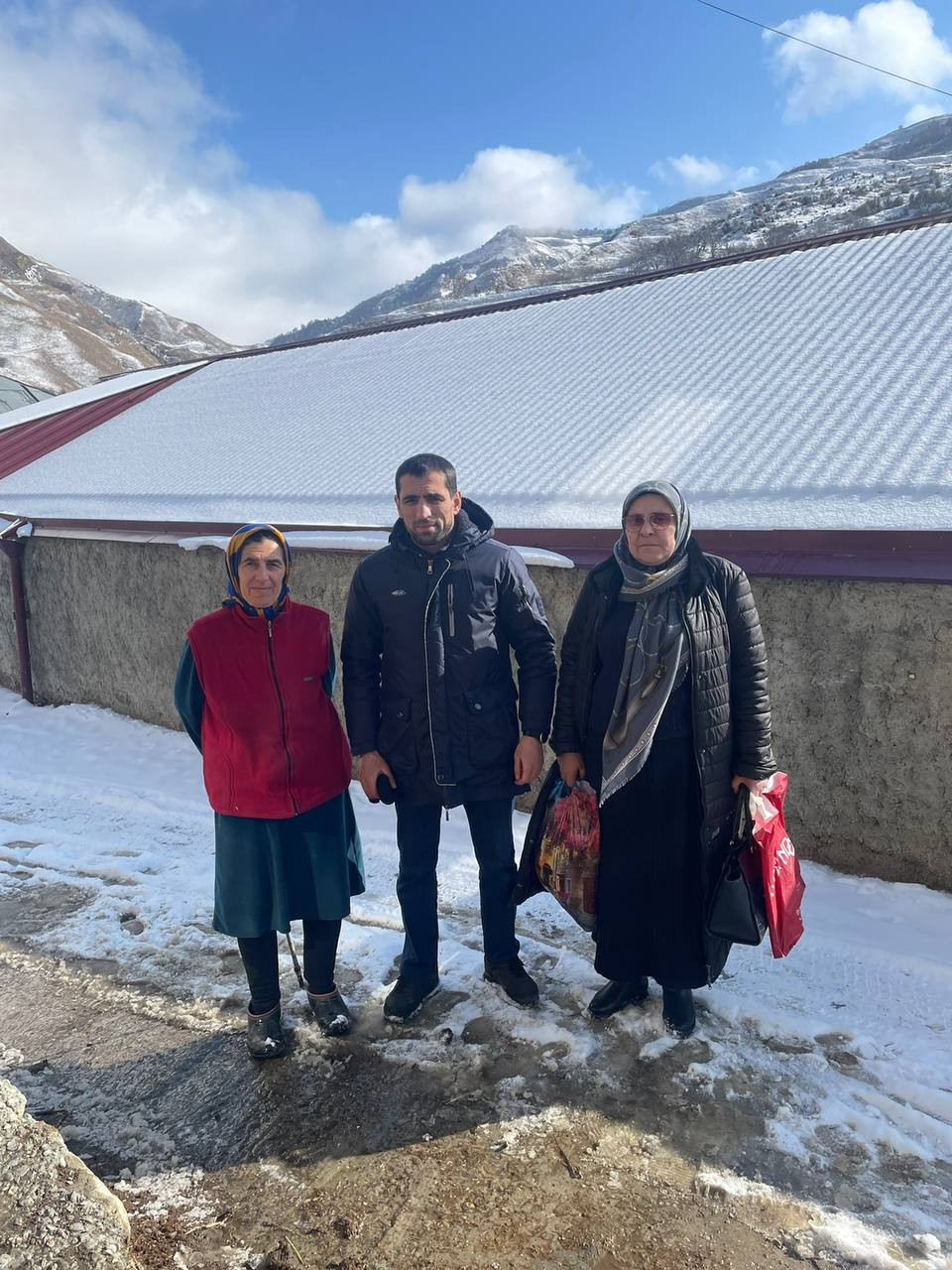 В канун 23 Февраля специалисты КЦСОН Хунзахского района посетили семьи мобилизованных.