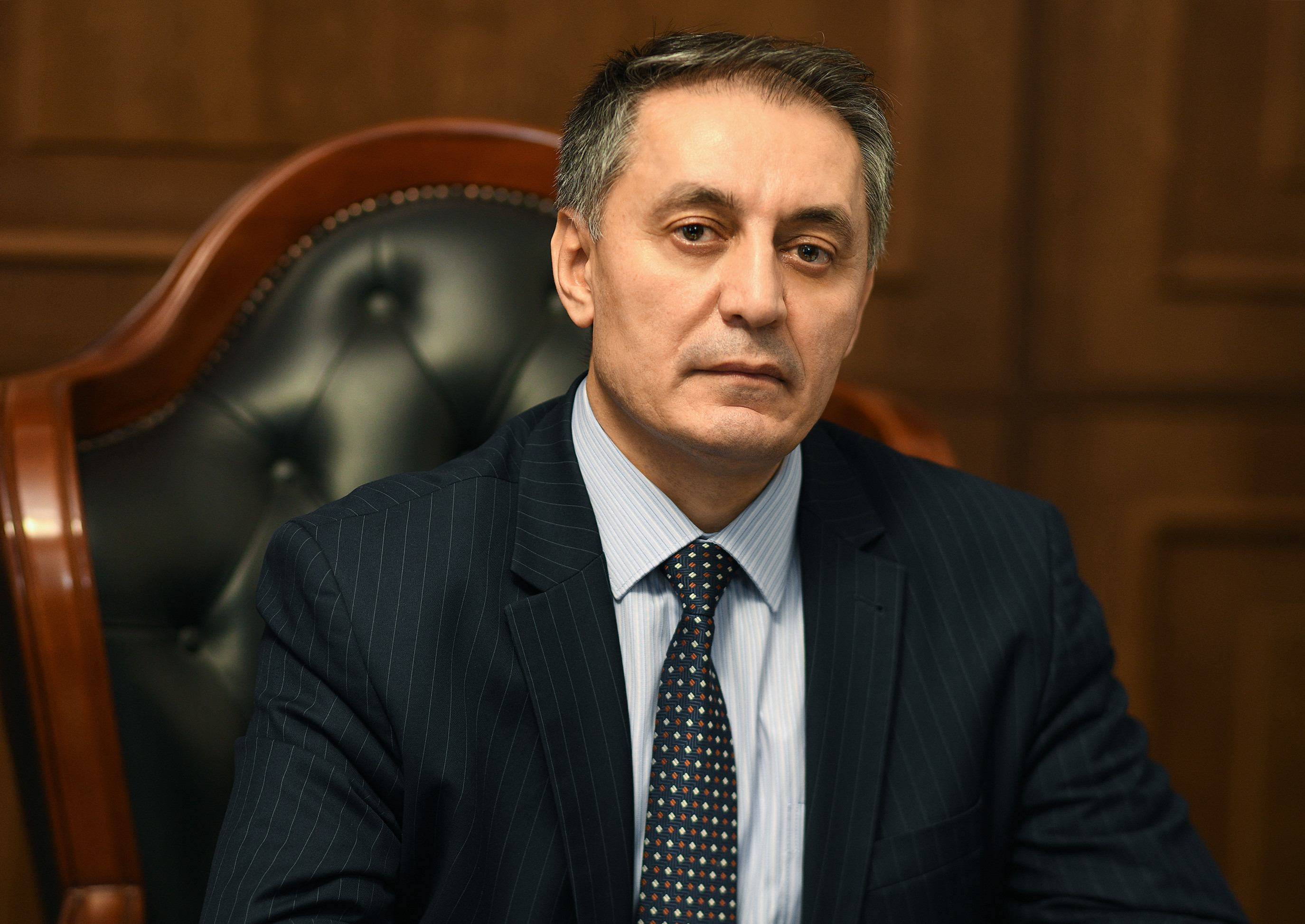 Дорогие дагестанцы! От имени Министерства труда и социального развития Республики Дагестан искренне поздравляю вас с наступающим Новым годом!