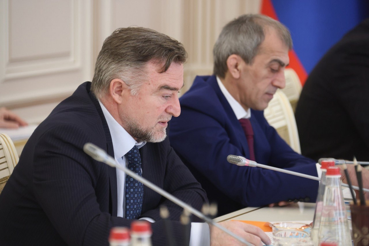 Почти 2 тысячи обращений, поступивших на прямую линию с главой Дагестана, уже исполнены или находятся на стадии реализации