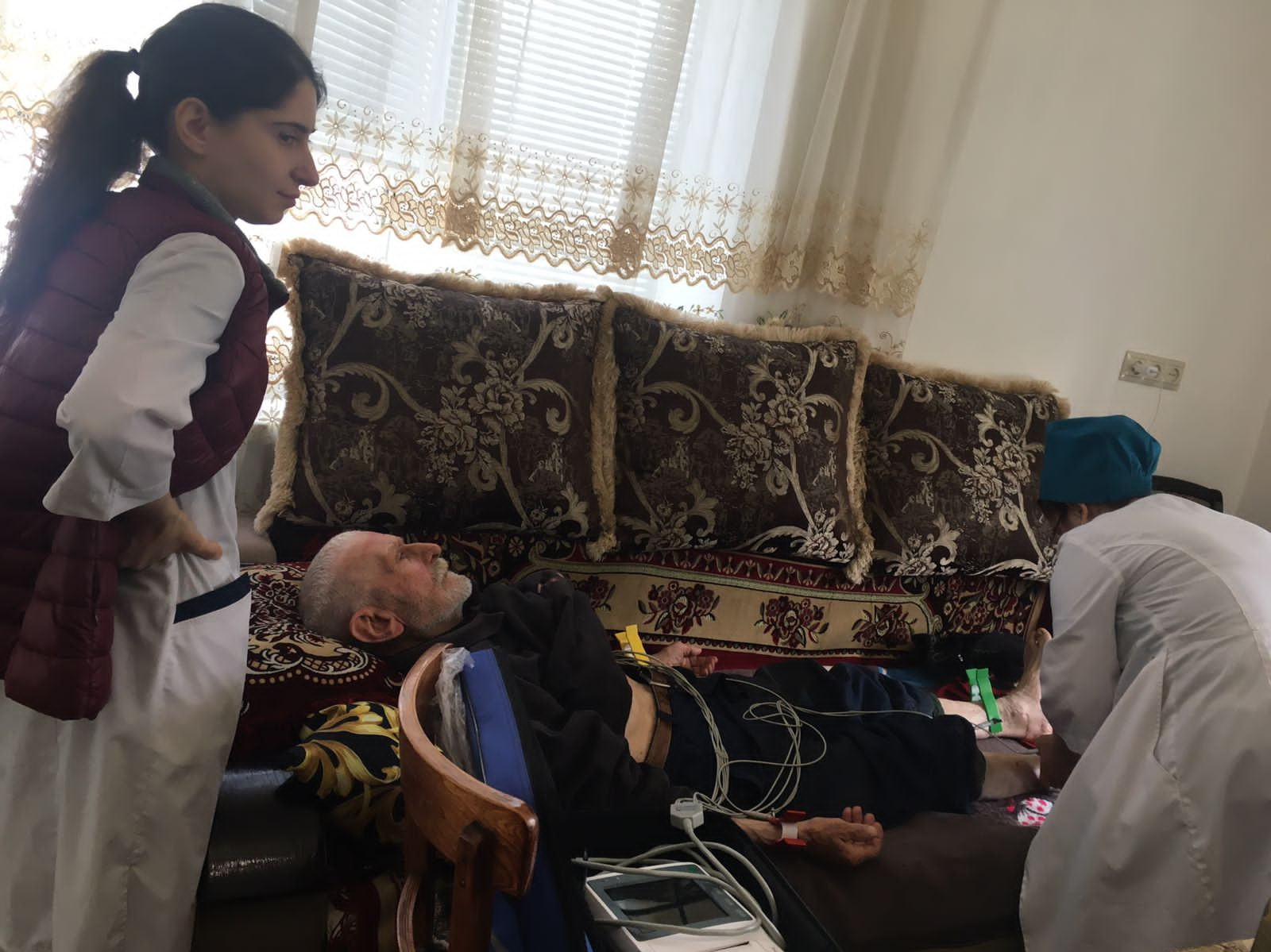 Социальные работники Минтруда Дагестана в Сергокалинском районе обеспечили 14 пожилых граждан медицинским обслуживанием  в рамках нацпроекта «Демография»