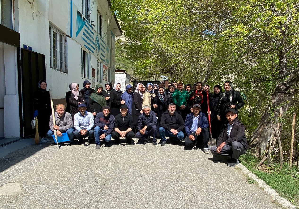 Коллектив ГБУ РД «Центр социального обслуживания населения» в МО «Гумбетовский район» 29 апреля 2023 года принял участие в проведении общереспубликанского субботника.