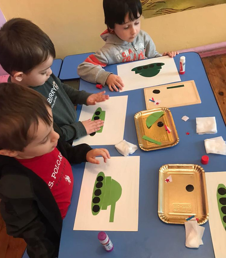 Занятие в младшей группе на тему: "Открытка на  23 февраля"