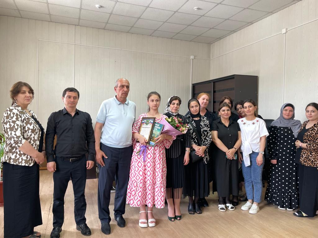 ?Дочь погибшего участника СВО Бахтияра Багдаева - Альфия Бахтияровна стала обладателем ГРАН -ПРИ республиканского конкурса детских работ «Дети России - за мир!».