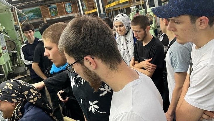 Центры занятости Минтруда Дагестана проводят профессиональные туры для молодежи в рамках II - федерального этапа Всероссийской ярмарки трудоустройства.