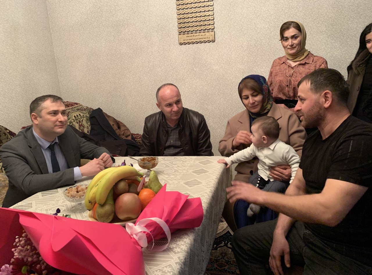 Мурад Казиев поздравил матерей и жен участников СВО с наступающим 8 марта.