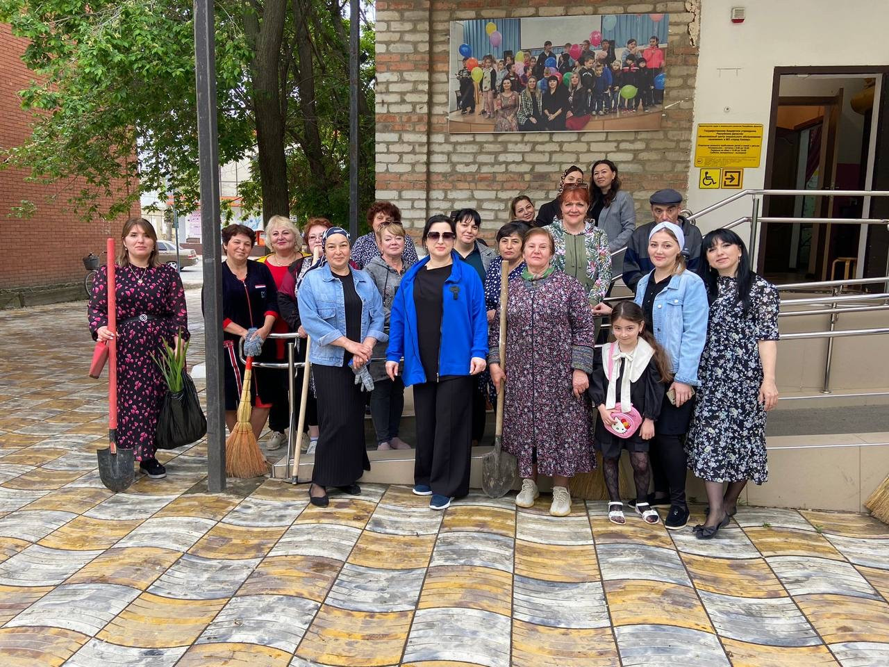 ГБУ РД КЦСОН в МО «город Кизляр» приняли участие во всероссийском субботнике.