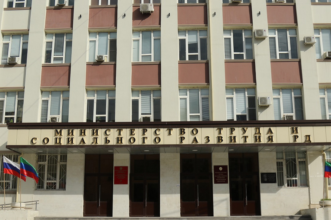 Комплексный центр социального обслуживания населения в Дербентском районе взял под свою опеку семью мобилизованного в зону СВО
