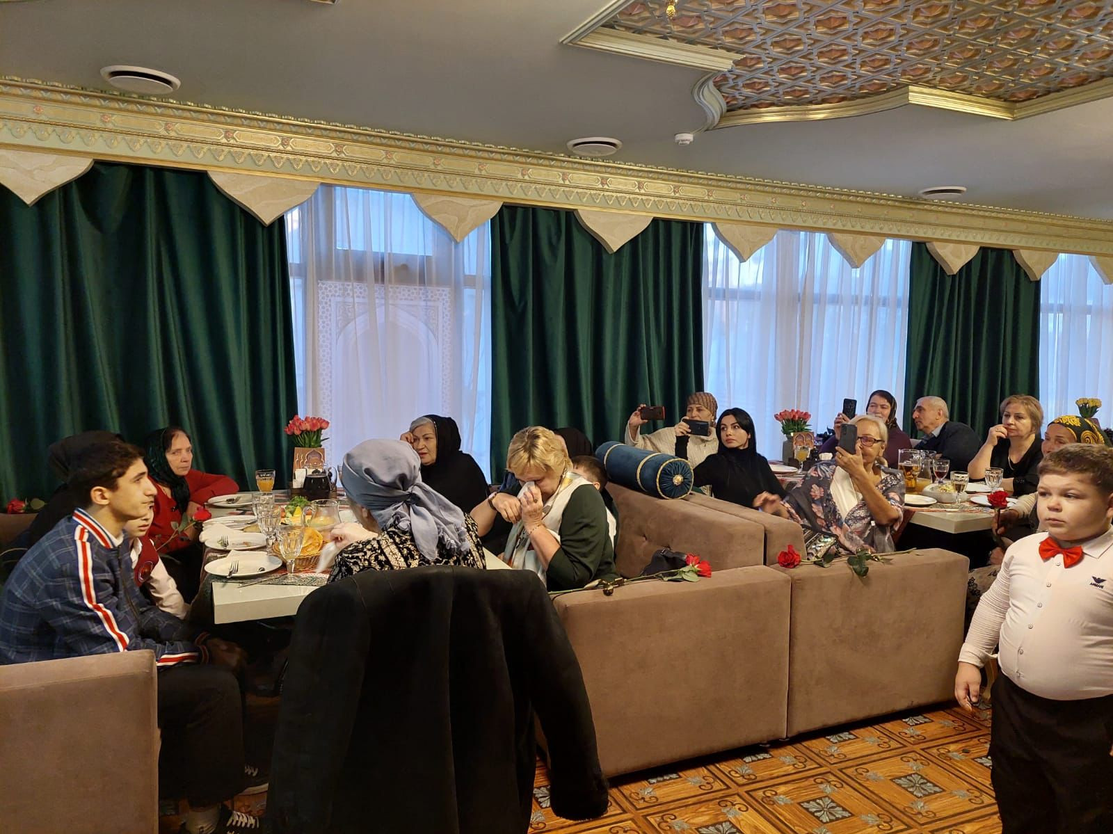 Каспийский Комплексный центр социального обслуживания в преддверии Дня матери организовал для своих подопечных большой праздник