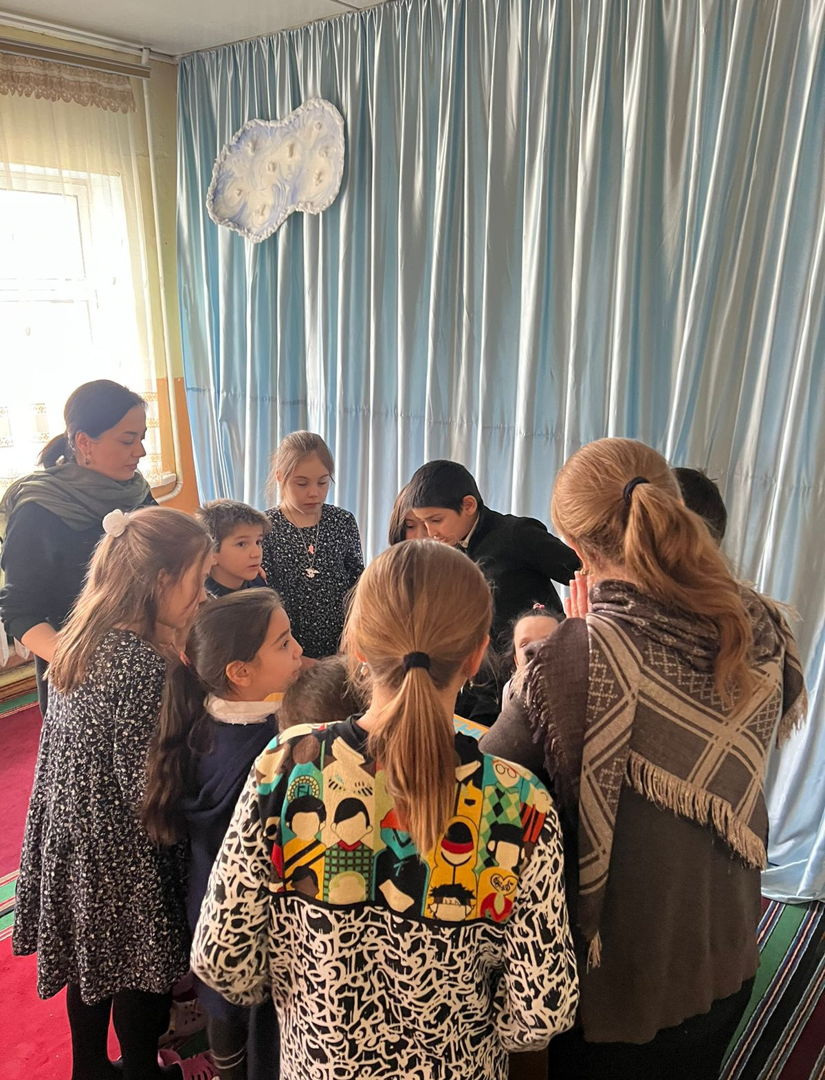 Специалист по работе с семьей Абдурашидова З.М. и психолог отделения дневного пребывания детей и семей с детьми Гаджиева Д.М. провели беседу на тему «Блокада Ленинграда".