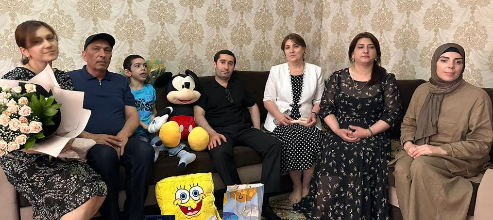 Представители Комплексного центра г.Дербента навестили многодетную семью с ребенком-инвалидом