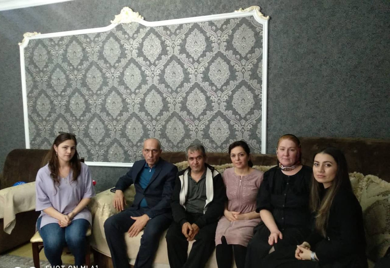 И.о. директора ГБУ РД КЦСОН в МО "город Дербент" Саругланов Т.З. посетил семью мобилизованных Меликовых Магарама и Шамсутдина с целью моральной поддержки