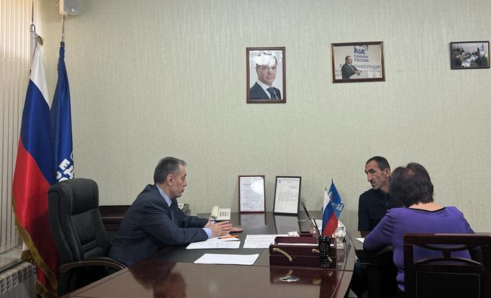 Министр труда и социального развития Республики Дагестан Абдурахман Махмудов провел прием граждан в общественной приемной партии «Единая Россия»