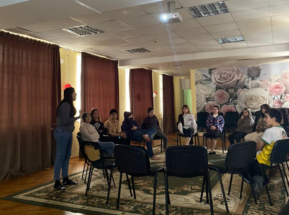 Арт-терапевтический тренинг «Я в обществе»