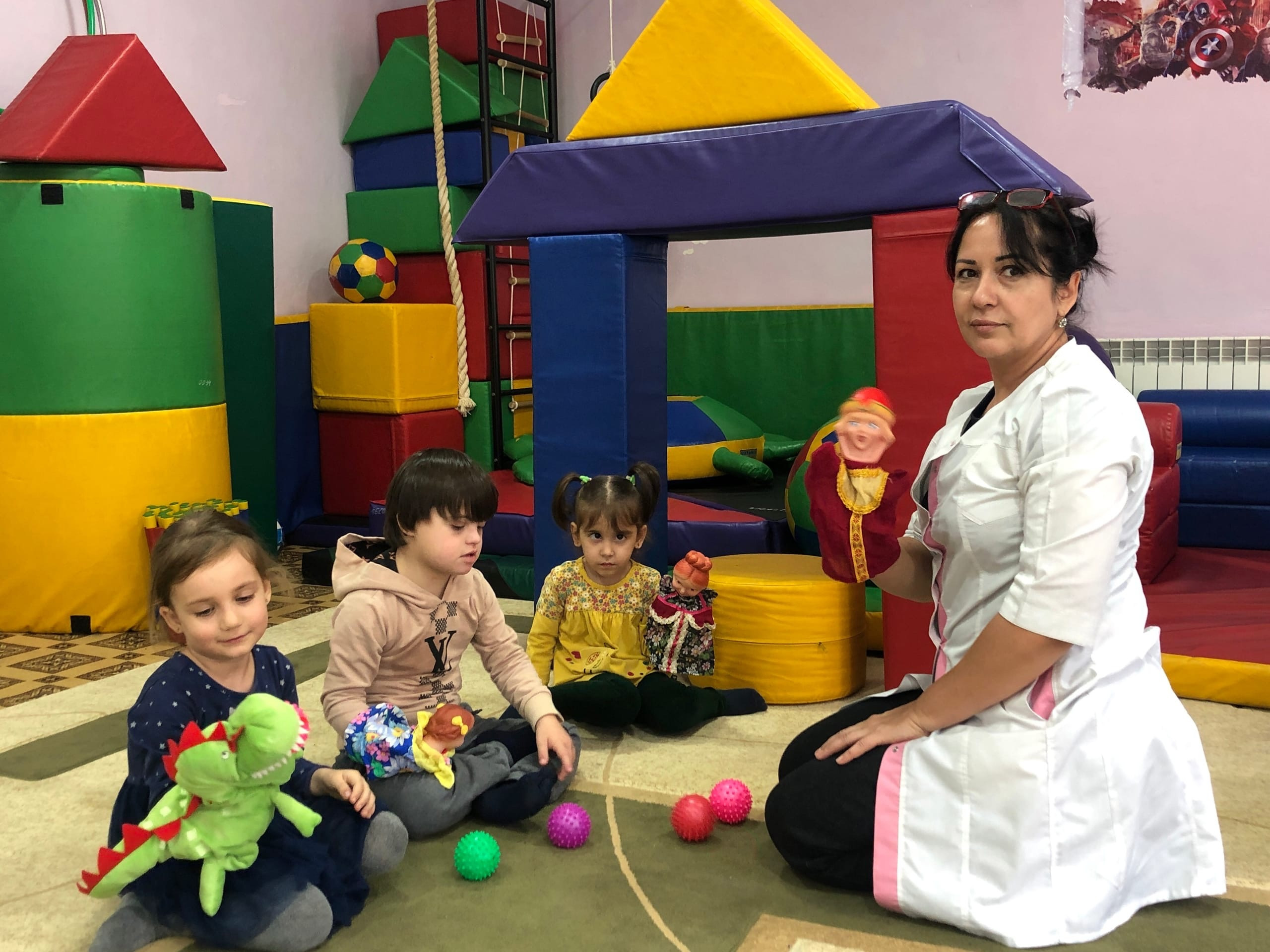 Работа перчаточных игрушек (би-ба-бо)