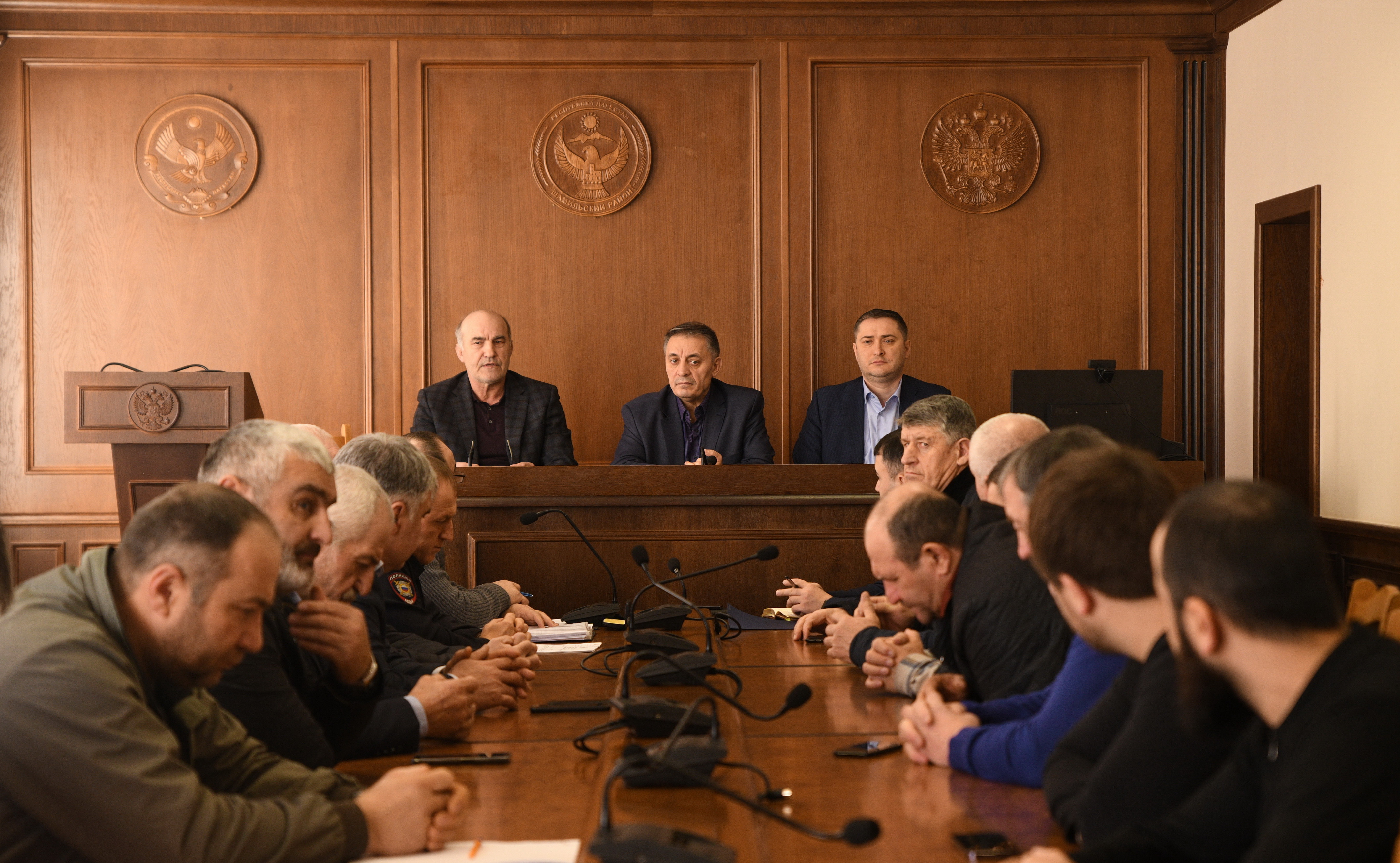 Вице-премьер Дагестана Абдурахман Махмудов обсудил вопросы снижения неформальной занятости в Шамильском районе