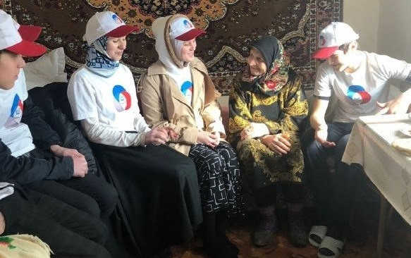 Волонтеры продолжают оказывать свою помощь социальным службам Минтруда РД