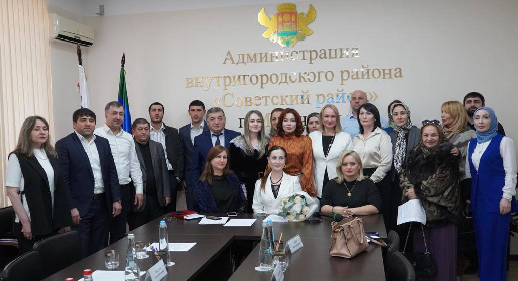 В Махачкале провели «круглый стол» на тему: «Трудоустройство подростков и граждан, воспитывающих детей»