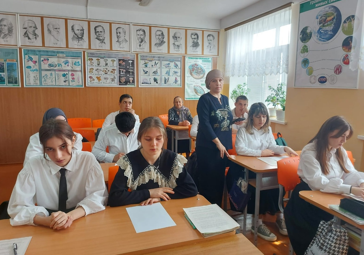 Проведение классного часа в Кульзебской СОШ.