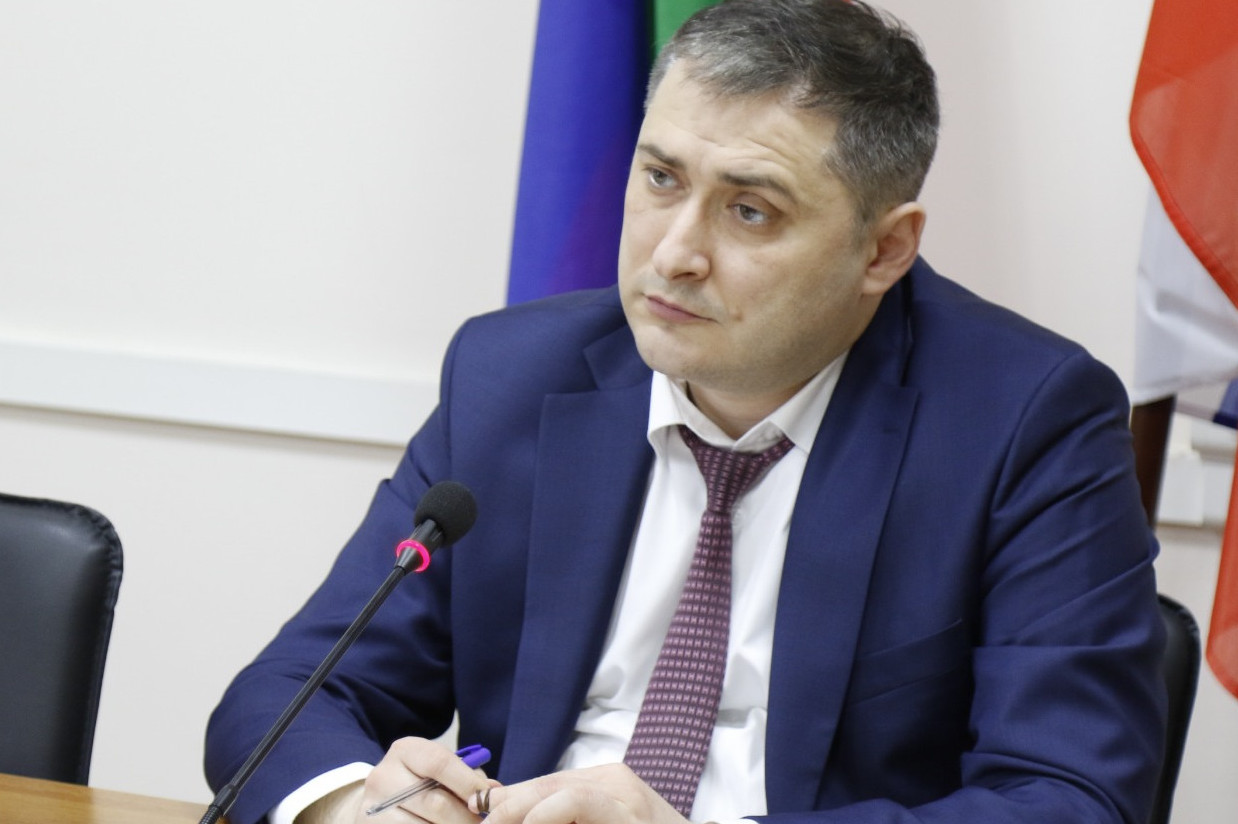 Мурад Казиев обсудил с руководителями подведомственных Министерству учреждений основные вопросы деятельности.