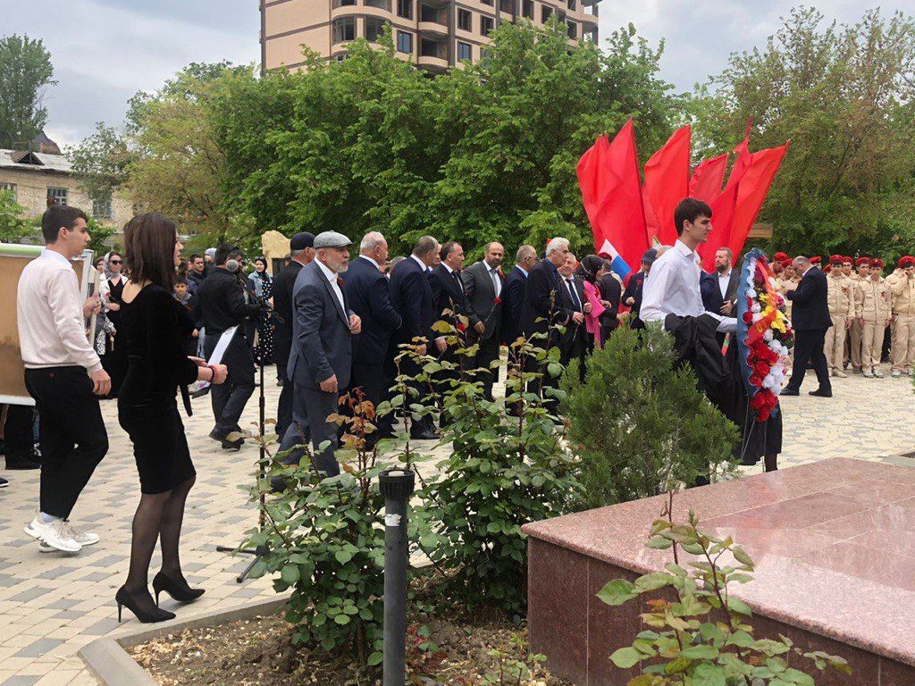 С ДНЕМ ПОБЕДЫ !!!НИКТО НЕ ЗАБЫТ , НИЧТО  НЕ ЗАБЫТО .