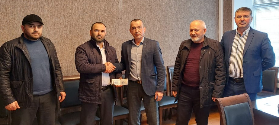 Вручение удостоверения "Ветерана труда" Касимову Р. К.