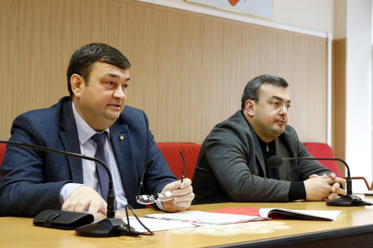 Коллектив Минтруда Дагестана ознакомили с правилами заполнения форм по сдаче деклараций о доходах