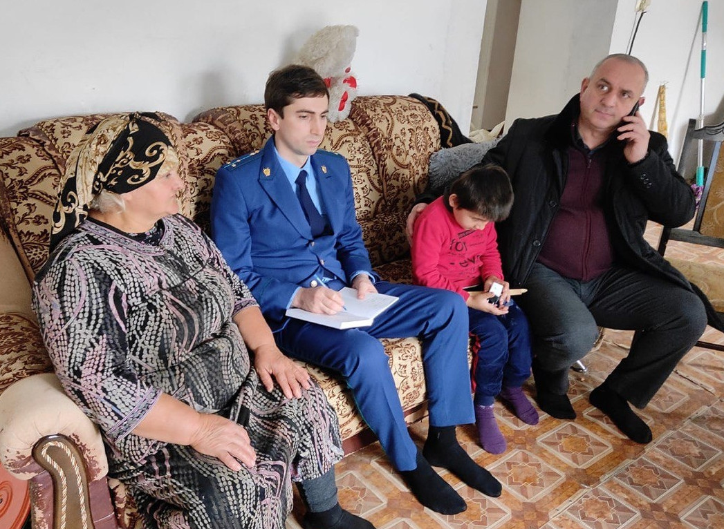 Визит в семью Эзберовых