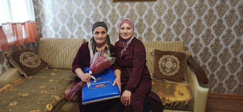 Социальные работники 3-го отделения надомного обслуживания поздравили подопечных женщин с первым весенним праздником Международным женским днём